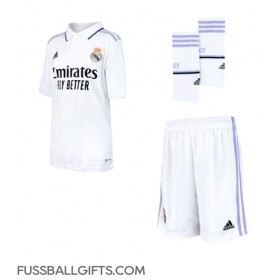 Real Madrid Karim Benzema #9 Fußballbekleidung Heimtrikot Kinder 2022-23 Kurzarm (+ kurze hosen)